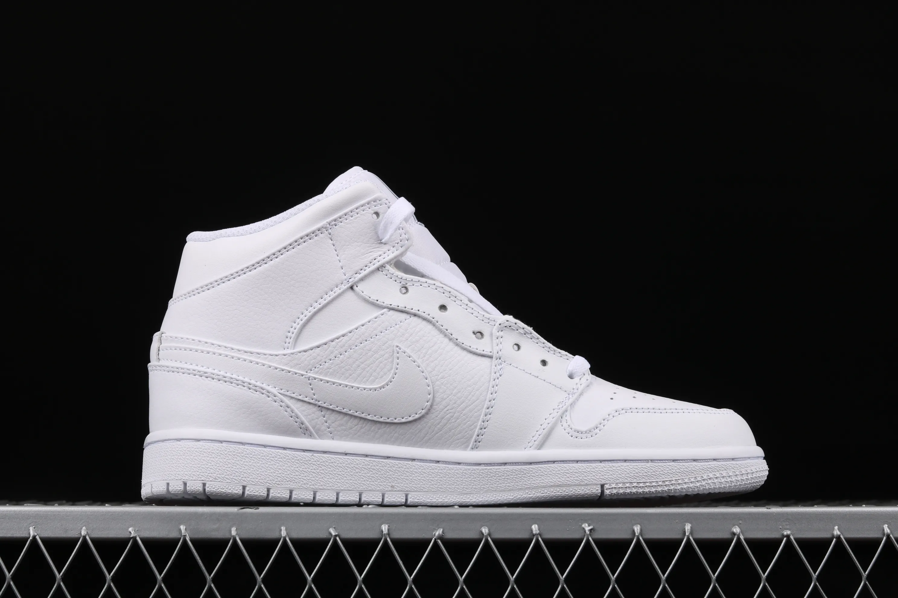All Categories Air Jordan Jordan Series Basketball Shoes Air Jordan 1 Mid Air Jordan 1 Mid All White China Full First Layer Authentic Standard 554724-109